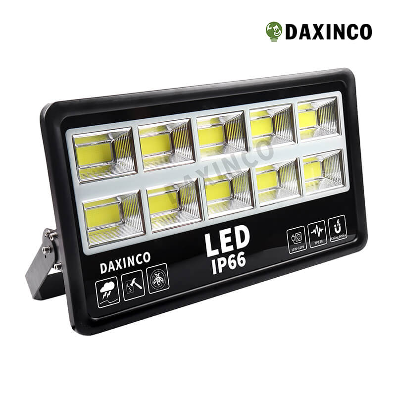 Đèn pha LED 500W Daxinco kiểu chiến sỹ Daxin500-18